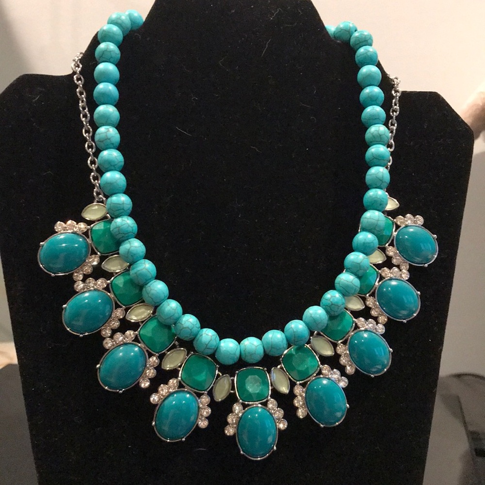 Lia Sophia beaded and gem adjustable necklace!